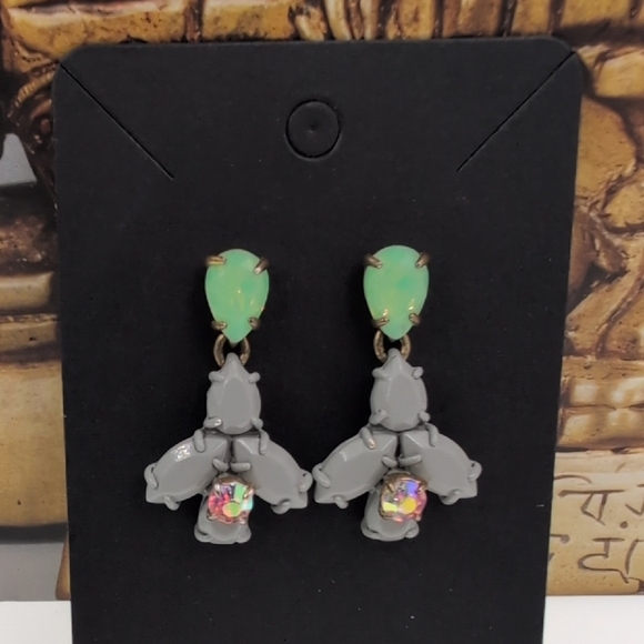 Elegant Gray and Green Earrings - Picture 1 of 6